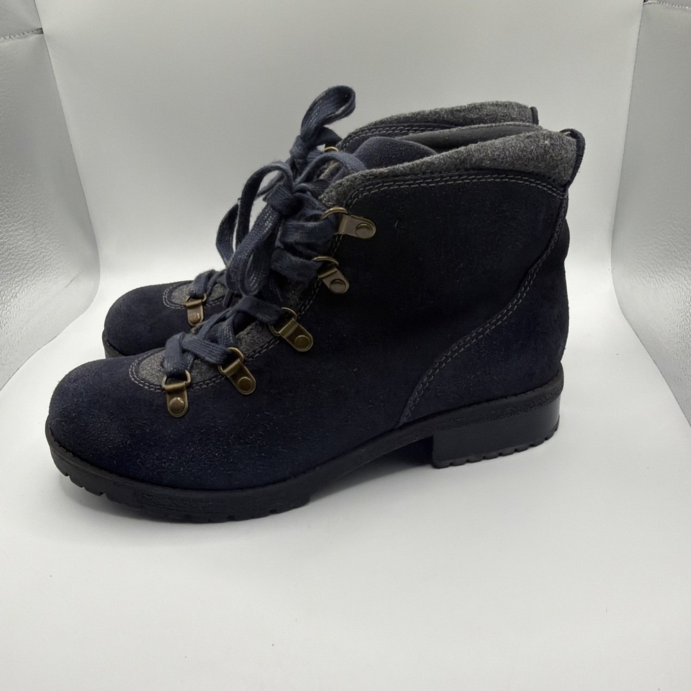 Clarks Navy Suede Lace Up Ankle Boots Gray Knit Lined Lug Sole Women's Size 7.5 - Picture 3 of 8